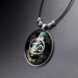 Glitzernder Orgonit Amulett "OM" Anhänger | Edelstein Heilstein Schmuck