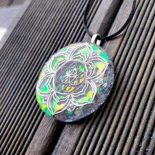 Orgonit Anhänger Lotusblüte, Farbwechsel| Edelstein Heilstein Schmuck Orgon