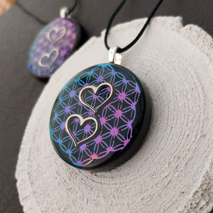 Orgonit Anhänger mit Blume des Lebens & 2 Herzen | Edelstein Heilstein Schmuck