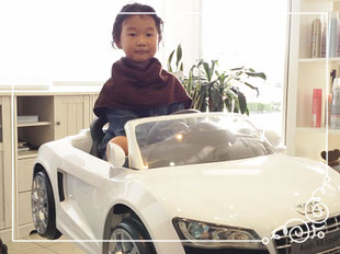 美容室子供用カット椅子 Audi R8 Spyder 美容室子供用カット椅子 Audi R8 Spyder ヘアカット 美容室 椅子