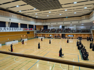 決勝戦は、審判5人!これは緊張する…