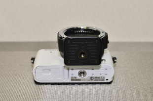 FT-1をNikon 1に装着した状態:底面