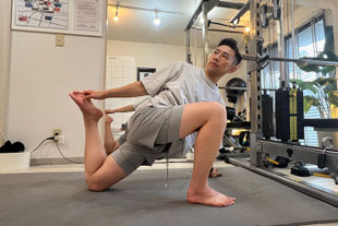 前もものストレッチ