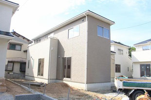 住所の新築一戸建て分譲住宅の外観 物件詳細ページにリンク