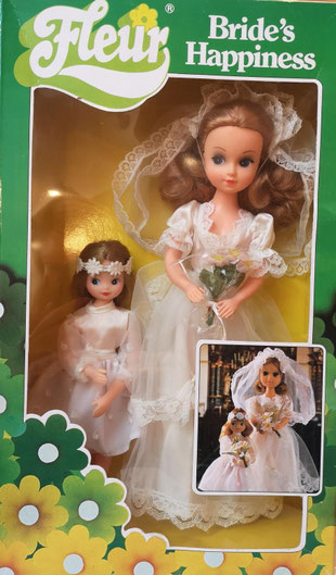 Bride's Happiness Fleur doll in box. Photo by Angela Mombers