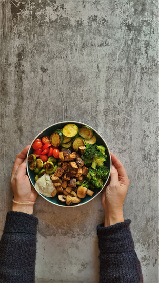lauwarme Gemüsebowl Low Carb