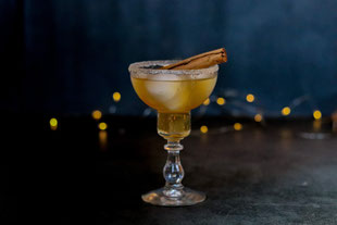 Whiskey Apfelsaft im Cocktailglas