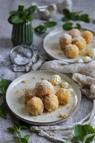 Grießknödel mit Brösel