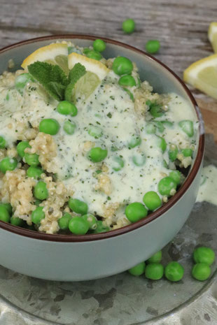 Quinoa Erbsensalat mit Mintdressing