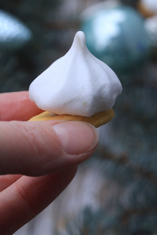 Schaumkuss mit Nusskern