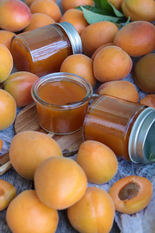Aprikosen und Aprikosenmarmelade