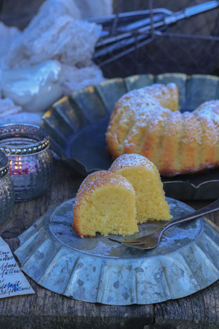 aufgeschnittener Rührkuchen mit Schotten