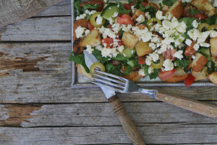 sommerlicher Brotsalat