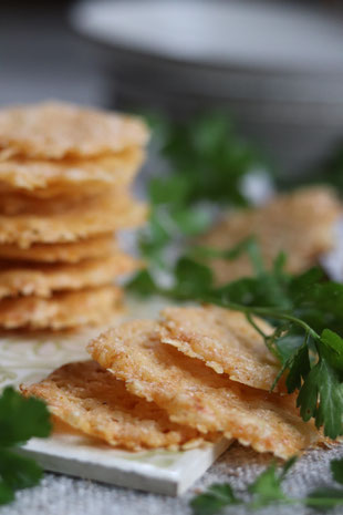 würzige Käsecracker
