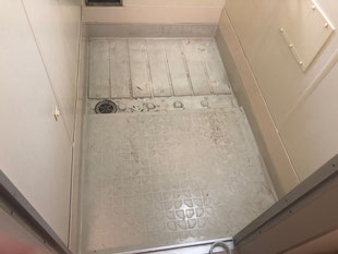 ユニットバス壁面錆修理
