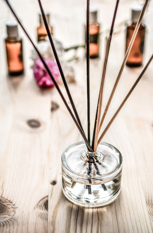 Picture of reed diffuser from Pixabay