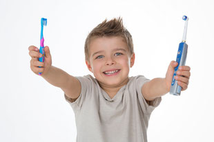 Gesunde Kinderzähne mit regelmäßiger Prophylaxe beim Zahnarzt.