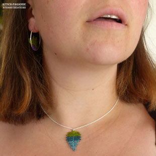 collier fougère micromacrame