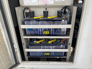 ビル用発電機のバッテリーの入替