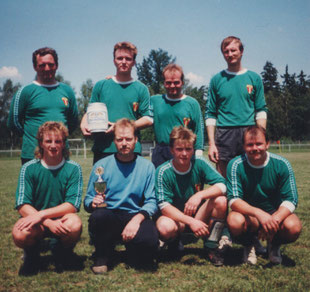 h.v.l. Harald Meckel, Mike Denner, Helge Wagner, Peter Feldmann; v.v.l. André Meckel, Peter Winkler, Sven Denner, Holger Spindler