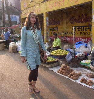 Simone auf dem Markt in Goa