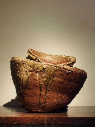 常滑焼破れ壷（鎌倉）