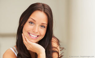 Strahlend schöne Zähne mit Bleaching (Zahnaufhellung) Veneers (Verblendschalen)