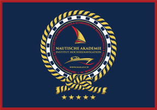 Edles Logo der Nautischen Akademie Schweiz (NAKAD), umrahmt von nautischen Elementen wie Tauwerk und Segelboot, in Blau, Rot und Gold gestaltet.