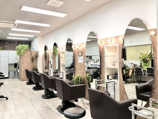 フリーランス美容師が面貸し利用できる滋賀県大津市の美容室アルファの鏡貸し写真