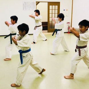 極真空手　空手　空手教室　中村道場　武道　初心者　大人の習い事　子どもの習い事　小学生空手　幼児空手　幼稚園空手　空手女子　女性空手　大人空手　礼儀作法　大阪市天王寺区の空手　大阪市港区の空手　玉造空手　弁天町空手