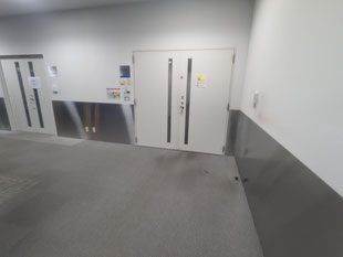 メール室通用廊下壁工事：工事後
