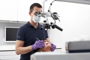 Wurzelbehandlung Frankfurt Innenstadt - Endodontie mit Mikroskop