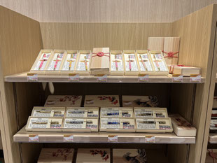 #ギフト #プレゼント #贈り物 #お祝い #誕生日 #バースデー #結婚記念 #筆記具 #文房具 ＃万年筆 #ボールペン #シャープペン #木材 #和紙 #お祝い #入学 #卒業 #就職 #昇進 #栄転 #昇進 #送別 #還暦 #内祝い #クリスマス #新生活 #母の日 #父の日 #敬老の日 木箱 BOX ケース