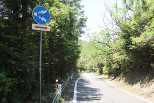 警笛区間の道路標識