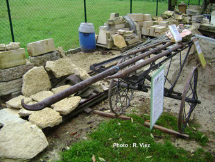 Brouette à lances sur le site du Puits à Daubin
