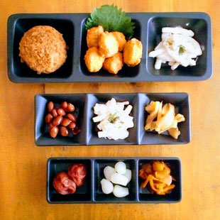 インスタ映え　食器　黒　皿　器　おしゃれ　カフェ　仕切り皿　画像