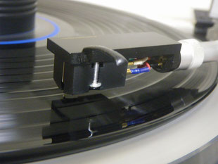DENONは、DL-103を中心に日本のFM放送を牽引したカートリッジの DENONは、DL-103を中心に日本のFM放送を牽引したカートリッジの