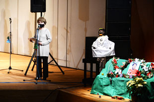 YCC吉田代表が司会中の写真