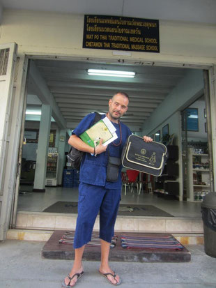 Joss durante su estancia en la escuela Wat Po de Bangkok considerada la cuna y mejor escuela del mundo de Masaje Tailandés.