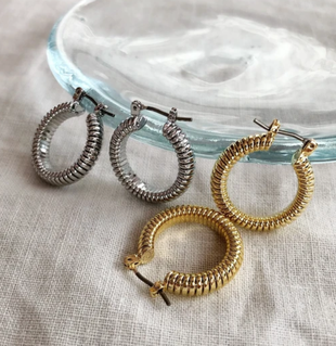 リングのワープピアス