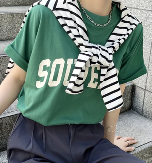 モックネックのロゴT