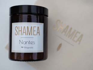 Le parfum subtil du magnolia dans la bougie Nantes. 