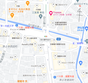 今出川通りと北白川通の交差点の20mほど北にございます！
