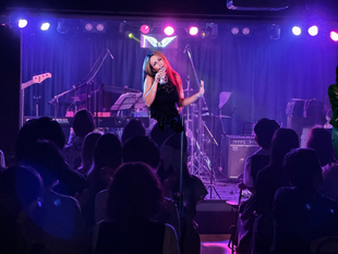 しっかりライブステージもできます。