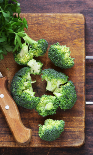 Leckerer Brokkoli Salat mit Couscous - sättigend, gesund und erfrischend anders!