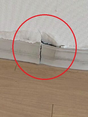 壁の穴