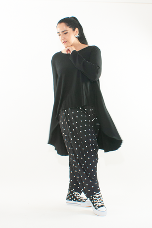Figur umspielendes schwarzes Longshirt