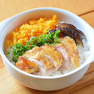 麦みそ漬けの鶏肉とあまざけ入り炒り卵の丼♪　by はる