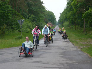 Anfahrt durch den Hegeler Wald in Richtung Großenkneten.