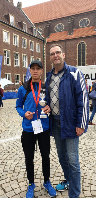Sporttalent Youssef Wardi und sein Trainer Jürgen Palm in Coesfeld.